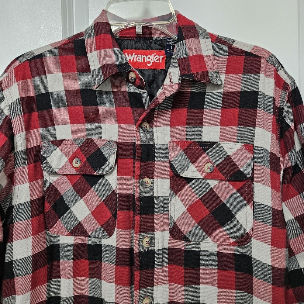 Wrangler Shirt Jacket Men Small Red Black Plaid Quilted Lined Flannel Lumberjack